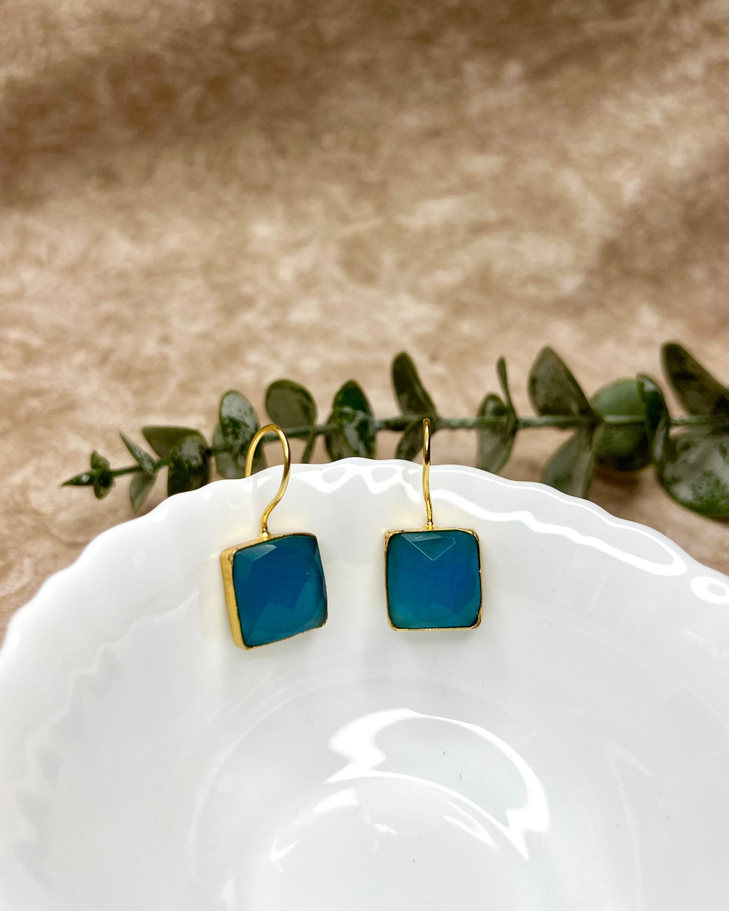 Glossy square drops